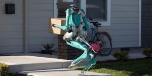 Ford’s bipedal robot can deliver packages right to your doorstep article image