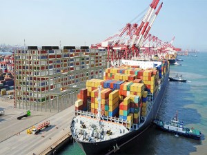 Revolutionary robotic shipping container storage and handling system article image