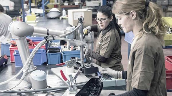 Why women work well with robots